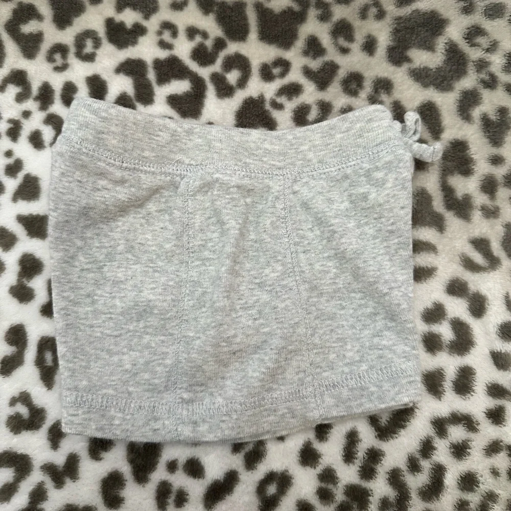 Old Navy Knit Shorts in Heather Gray Size 12-18 months